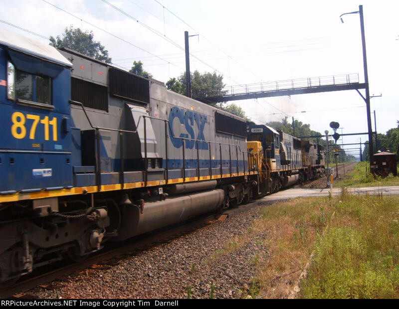 CSX 8711 on X417